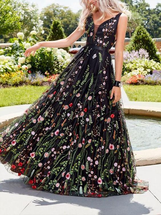 Drune | Kleid mit Floralen Druckstickereien