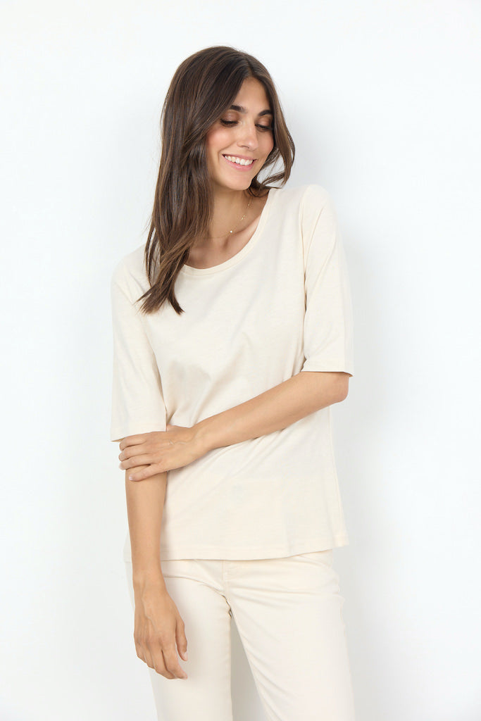 Drune T-Shirt mit längeren Ärmeln in Creme