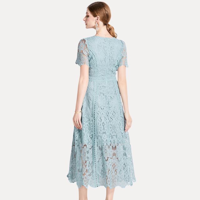 Drune | Raffiniertes Spitzen-Midikleid mit Taillenbetonung
