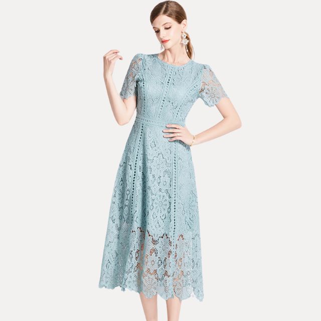 Drune | Raffiniertes Spitzen-Midikleid mit Taillenbetonung