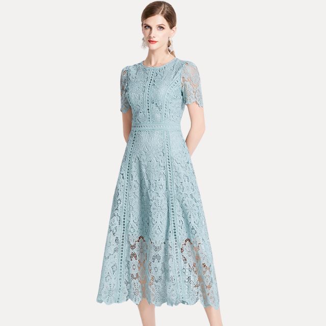 Drune | Raffiniertes Spitzen-Midikleid mit Taillenbetonung