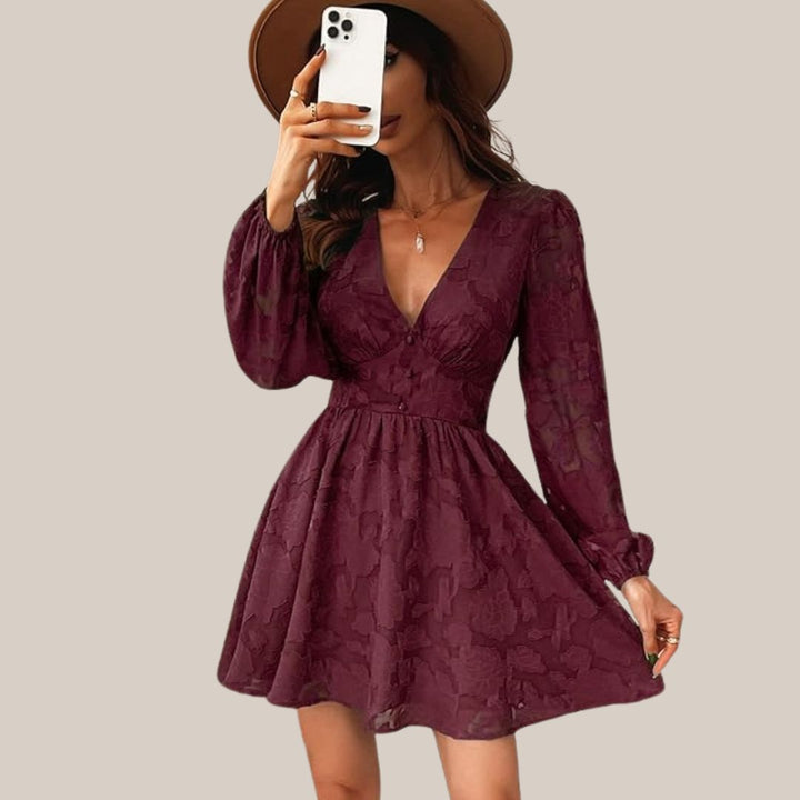 Drune | Schickes Langarmkleid mit tiefem V-Ausschnitt