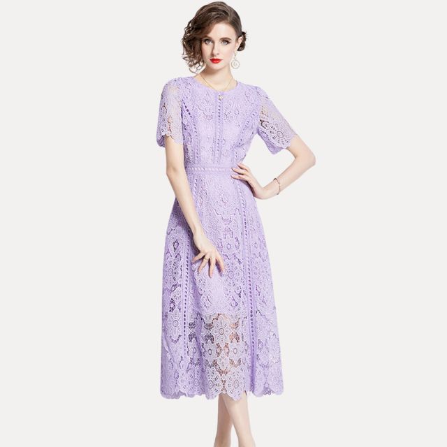 Drune | Raffiniertes Spitzen-Midikleid mit Taillenbetonung