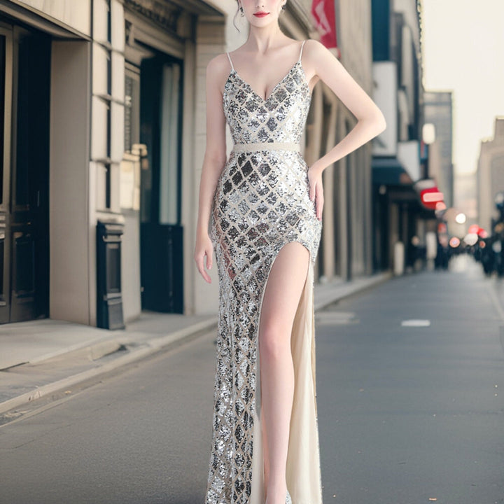 Drune - Luxuriöses Pailletten Kleid mit seitlichem Schlitz