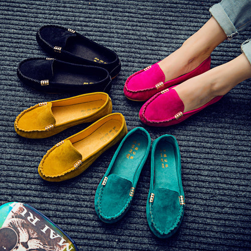 Damen Veloursleder-Mokassin mit profiliertem Gummisohlen-Design und Ziernaht Drune