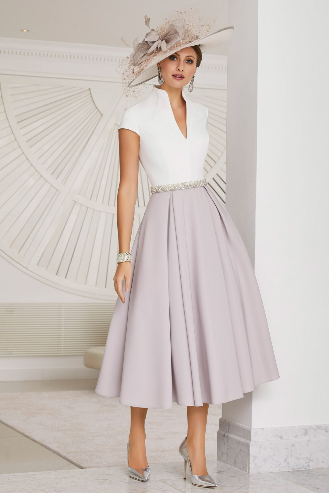 Drune | Weißes Farbblock V-Ausschnitt Ausgestellt Sommerkleid