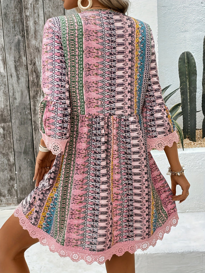Drune | Elegantes Kleid mit V-Ausschnitt und Spitzenabschluss