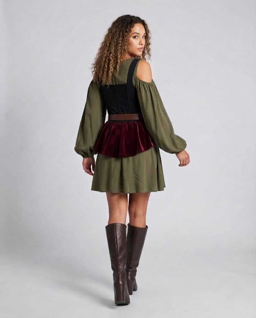 Frauen traditionelle Kleid mit Rüschendetails und figurbetontem Gürtel Drune