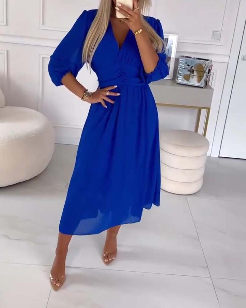 Drune | Unifarbenes Tailliertes Kleid mit V-Ausschnitt