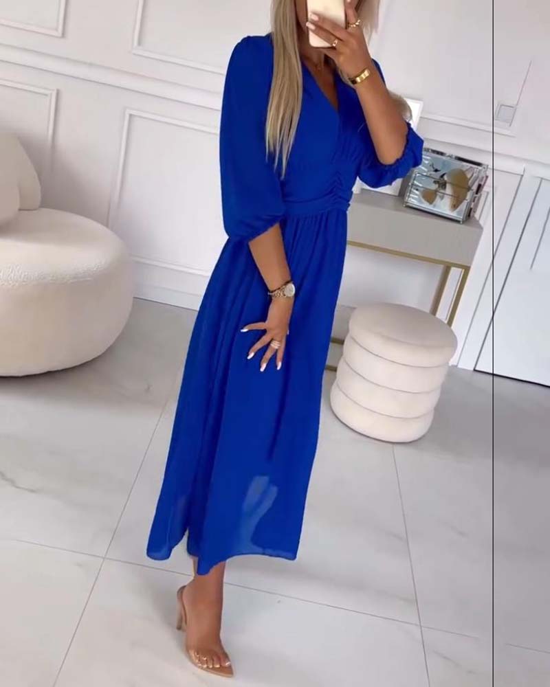 Drune | Unifarbenes Tailliertes Kleid mit V-Ausschnitt