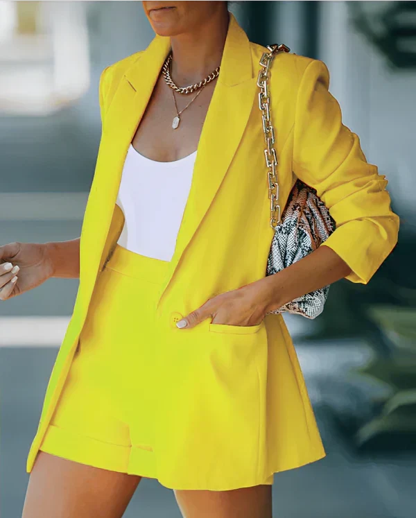 – Set aus Blazer und Shorts