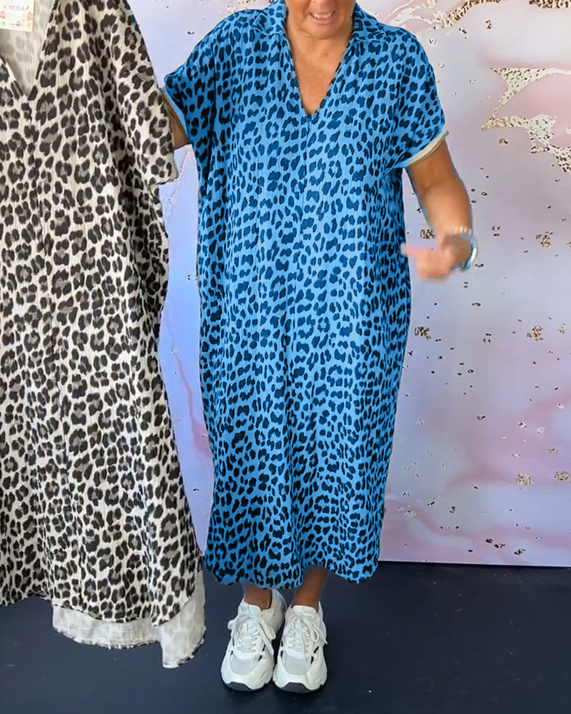 Drune | Kurzärmliges Kleid mit Leopardenmuster und V-Ausschnitt