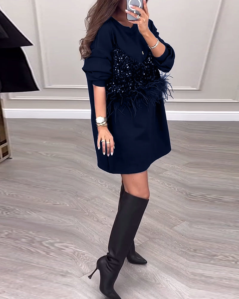 Drune | Modisches Einfarbiges Kleid mit Pailletten und Federn Im Patchwork Stil