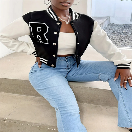 Drune | Varsity Bomberjack Damen, Kurzes Modell mit Buchstabenpatch und Druckknopfverschluss