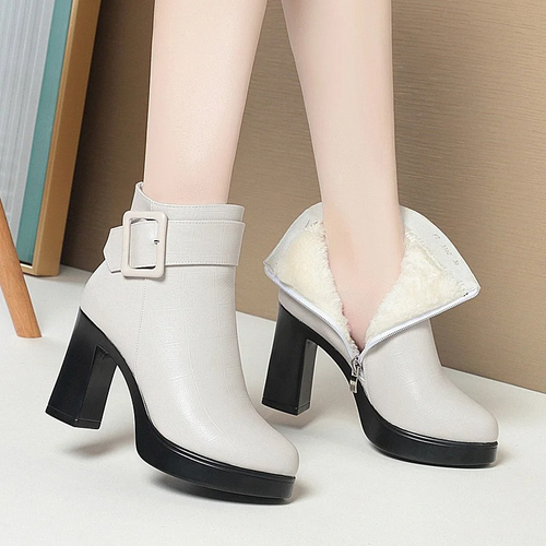 Drune | Flaschenstiefel mit High Heel und Fensterdesign für einen einzigartigen Stil