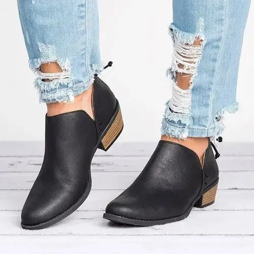 Drune | Damen Stiefeletten aus Kunstleder mit Seitlicher Aussparung, Niedriger Blockabsatz, Lässig