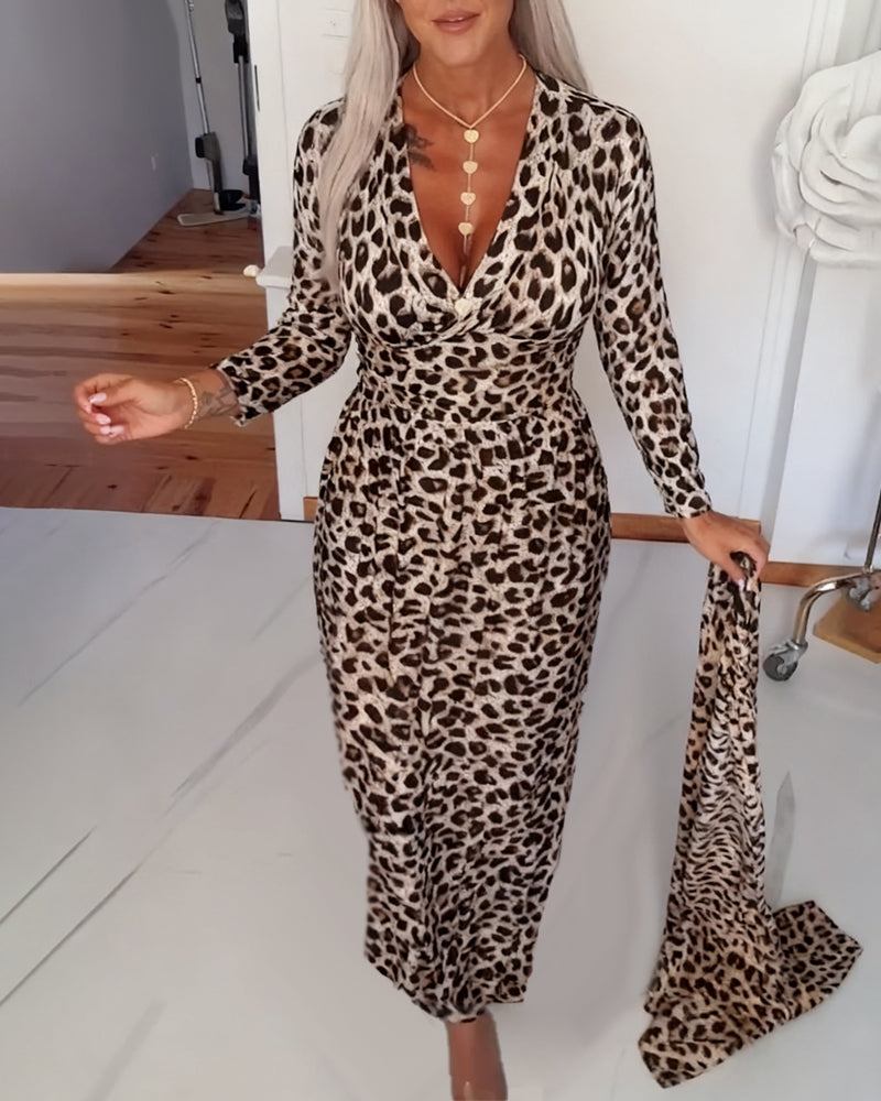 Drune | Tiefer V-Auschnitt und Leopardenprint an Der Taille