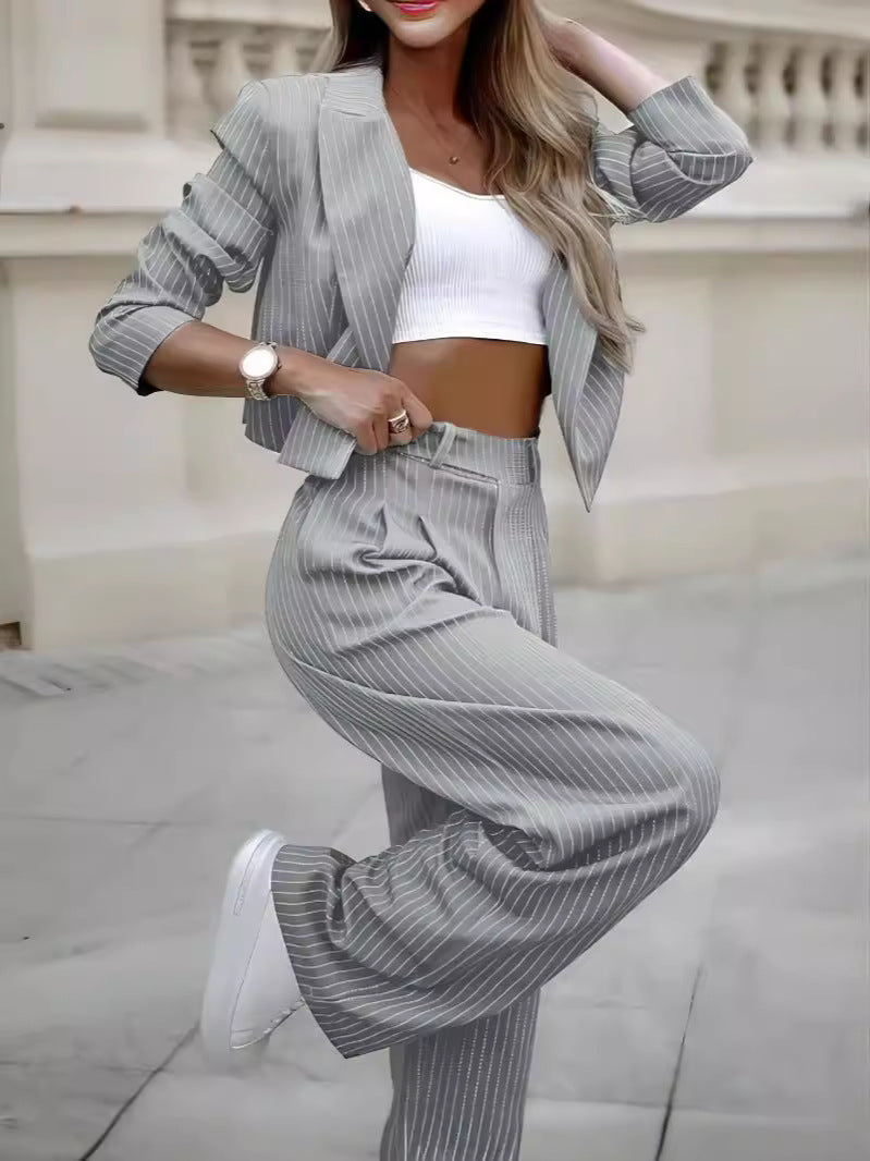 Drune | Stylischer Nadelstreifen Blazer und Hosen Satz
