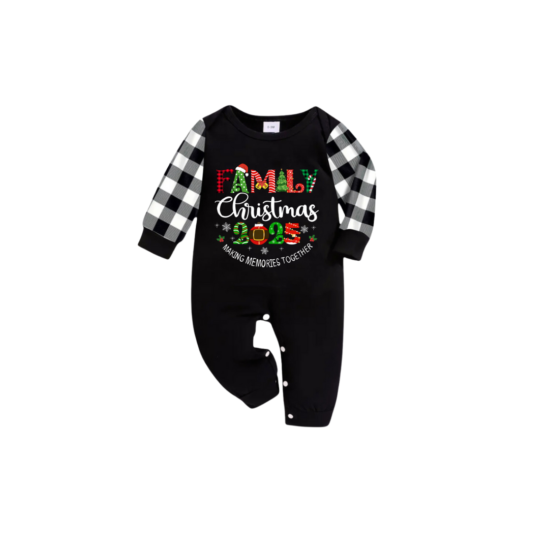 Drune | Gemeinsame Erinnerungen Familie Weihnachten 2025 Pyjama Set - Schwarzes Oberteil Schwarz-Weiße Karohose Farbige Weihnachtsgrafik