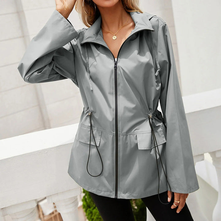 Drune | Modern geschnittene wasserdichte Damenjacke