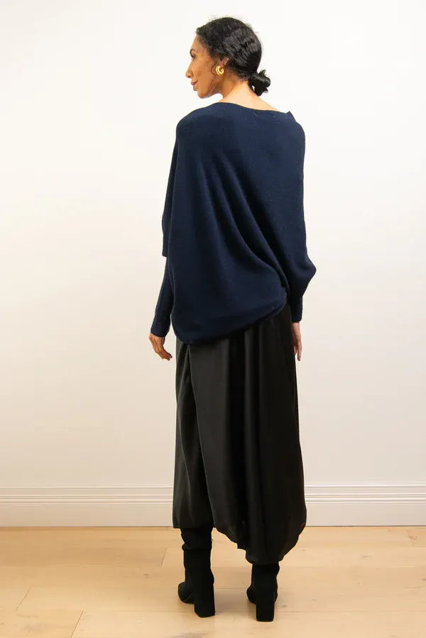 Drune | Asymmetrischer Damenpullover mit eleganter Drapierung