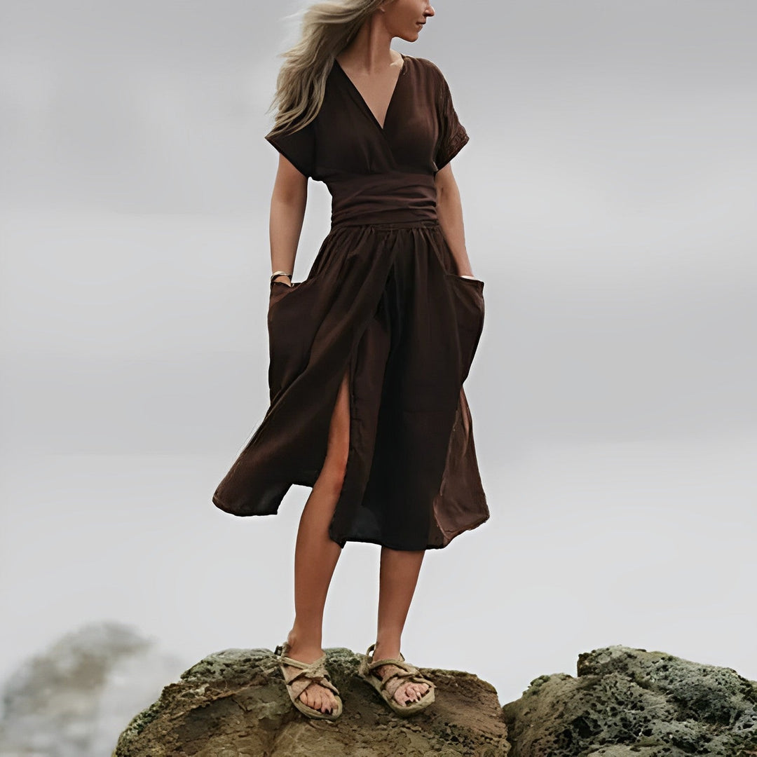 Drune - Strickkleid mit Schnürung und Taschen