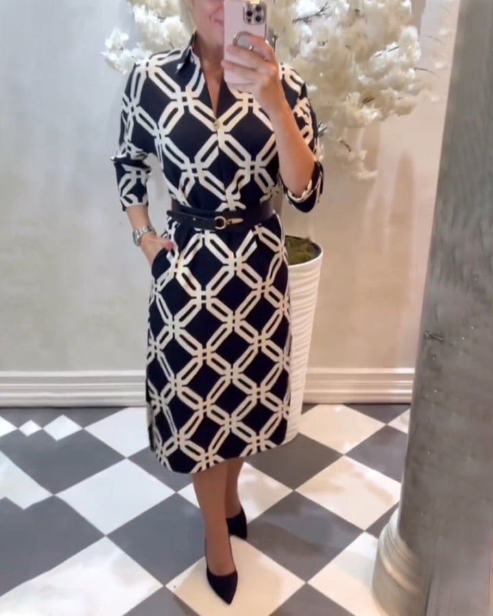 Drune | Kleid mit Geometrischem Print und Seitlichem Schlitz