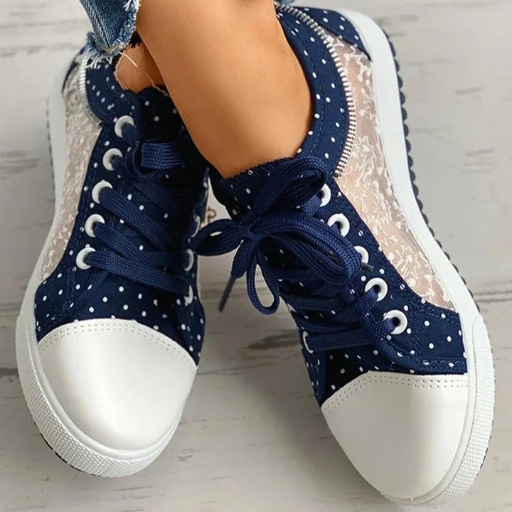 Flache Schuhe mit Spitzenkante Drune