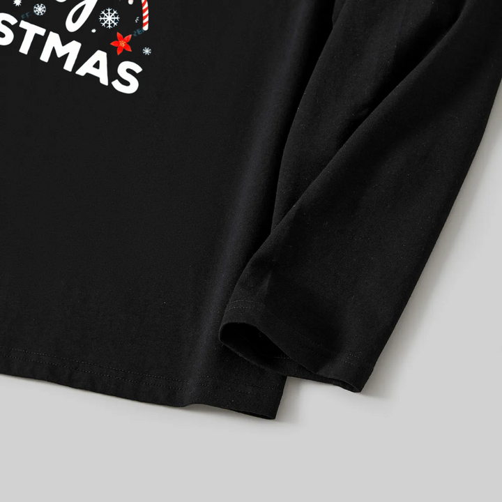 Drune | "Wir wünschen Ihnen ein frohes Weihnachtsfest" bedrucktes Muster schwarzes Langarmoberteil mit schwarzen und grünen karierten Hosen Familien passende Pyjamas