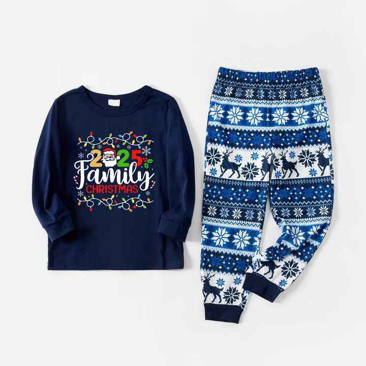 Drune | Freudevolle blaue Weihnachts-Pyjama-Set mit Weihnachtslichtern und "2025 Familienweihnachten" Textdruck