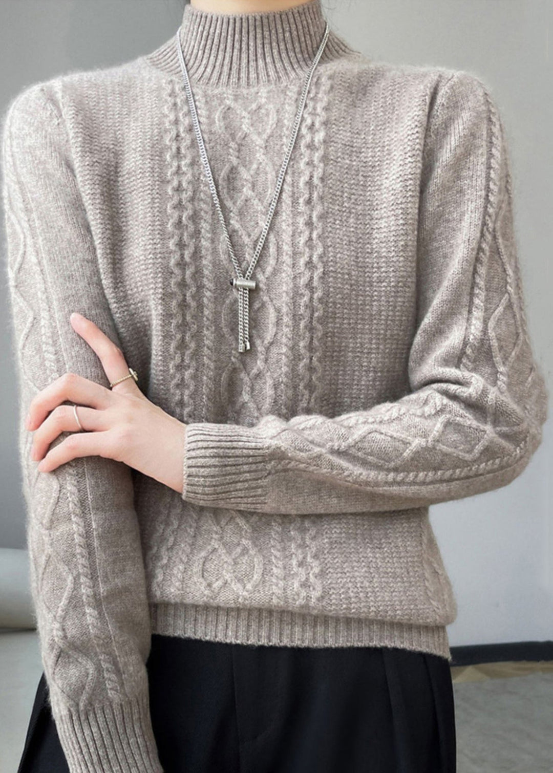 Drune | Gemütlicher Hoher Kragen Zopfmuster Pullover Ideal für den Winter
