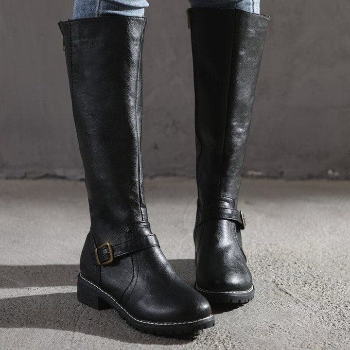 Drune | Knielang Lederlook Blockabsatz Schnallen Detail Rutschfeste Sohle