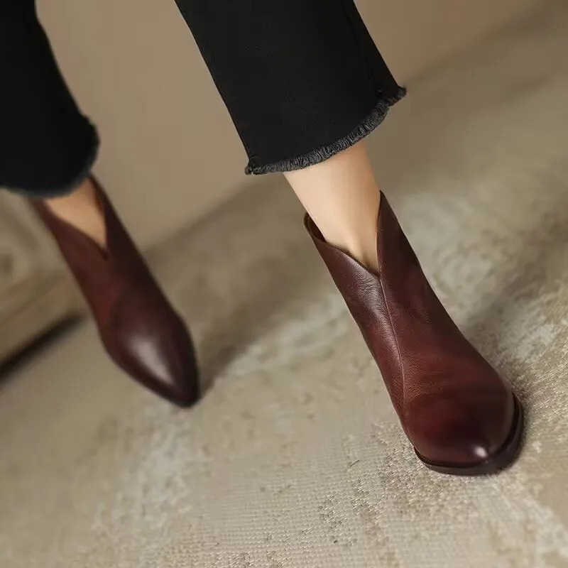 Drune | Stiefeletten Leder Spitze Seitenreißverschluss Blockabsatz Elegante Passform