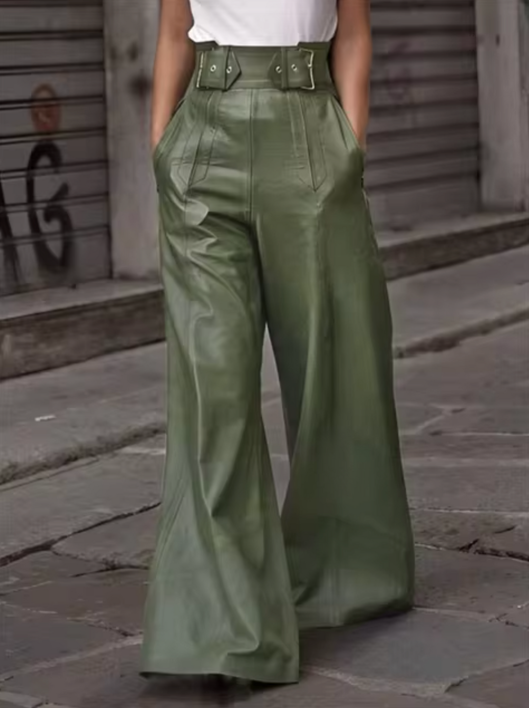 Drune | Hohe Lederhosen für Damen kaufen – Elegante Lederhose mit Pliserdetails