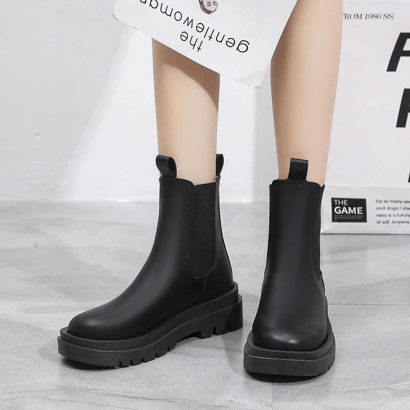 Drune | Damen Chelsea Boots mit Elastischen Seiten und Zugschlaufen