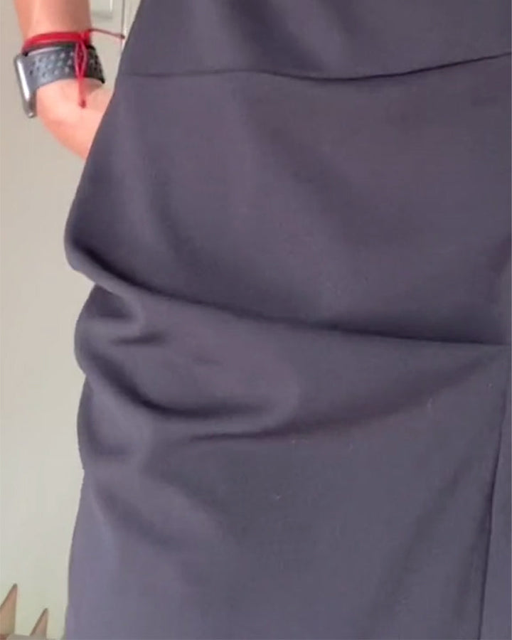 Drune | Elegantes Plissiertes Kleid in Volltonfarbe mit Rundhalsausschnitt