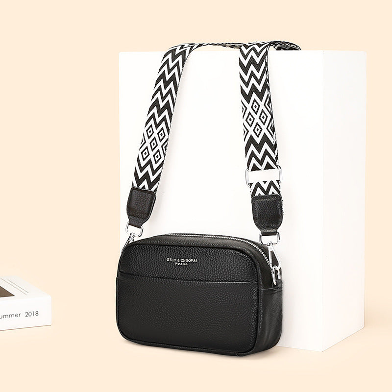 Drune | Schlichte Schultertasche Aus Veganem Leder Im Kleinen Quadratischen Format