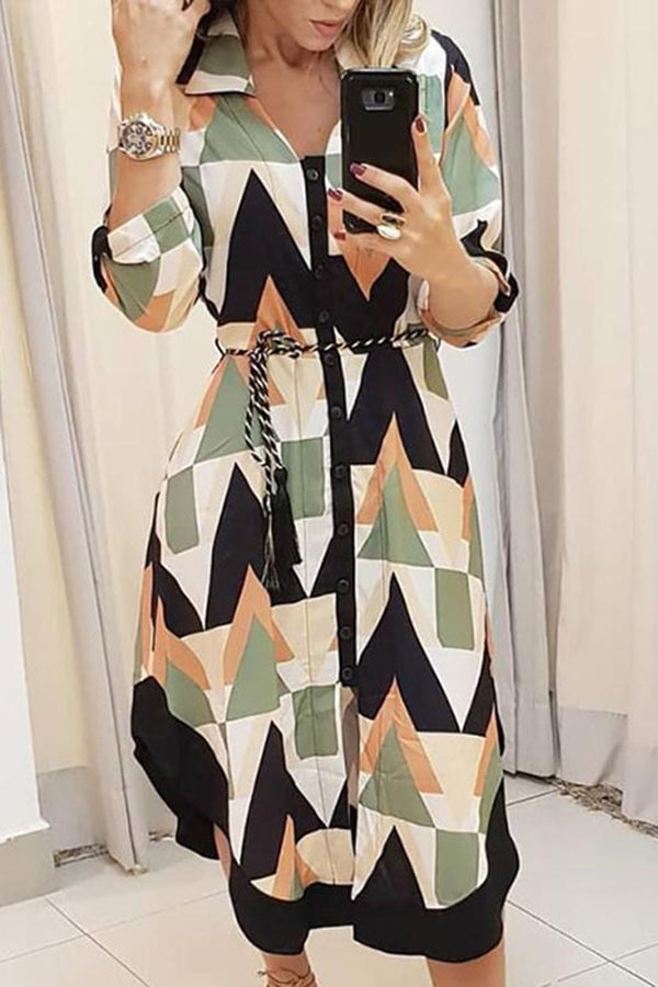 Drune | Finde Dich Gut Bedrucktes Gürtel Hemd Midi Kleid