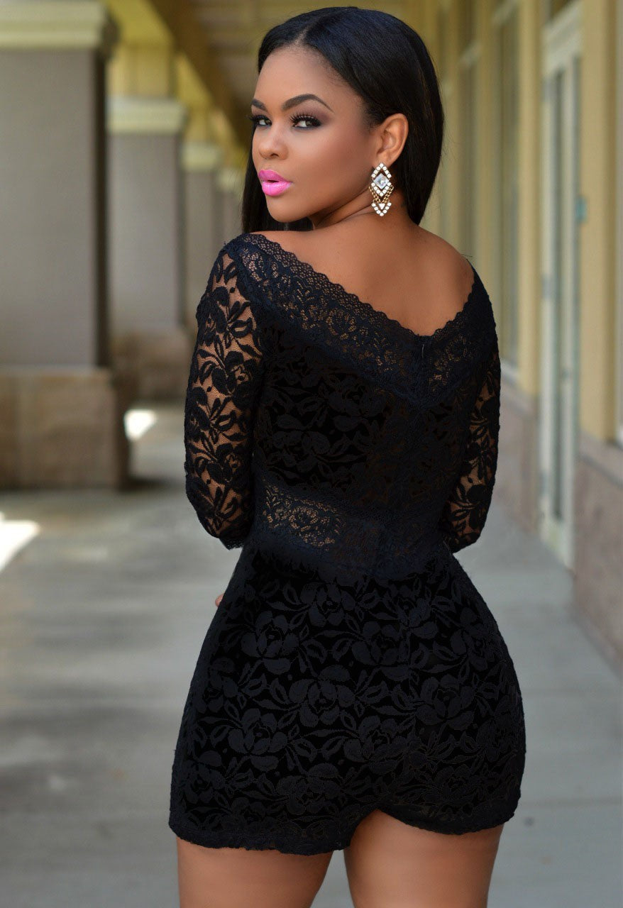 Damen Spitzenplaysuit mit schulterfreiem Design und eleganten Schnittdetails Drune