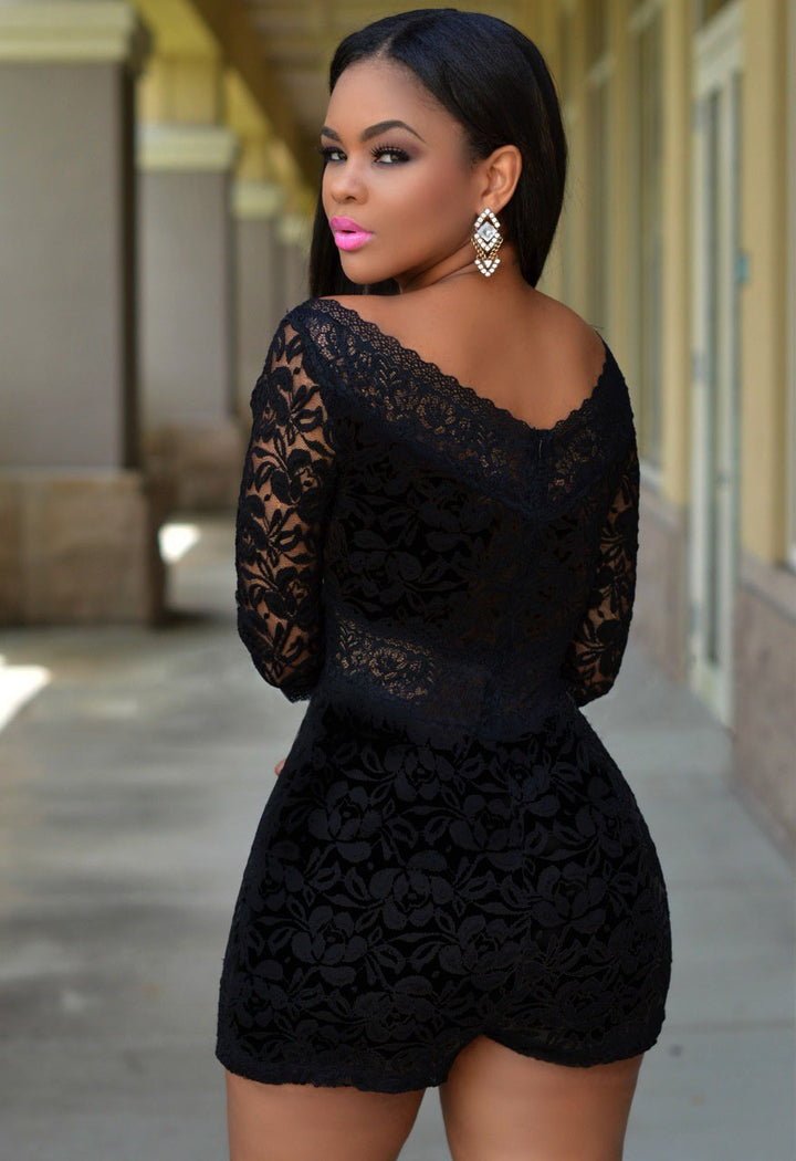 Damen Spitzenplaysuit mit schulterfreiem Design und eleganten Schnittdetails Drune