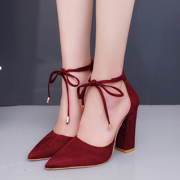 Damen nan spitz zulaufende Pumps mit Knöchelband zum Binden und skulpturellem Blockabsatz Drune