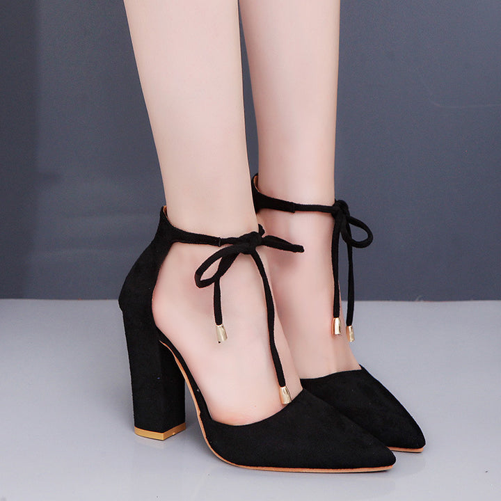 Damen nan spitz zulaufende Pumps mit Knöchelband zum Binden und skulpturellem Blockabsatz Drune