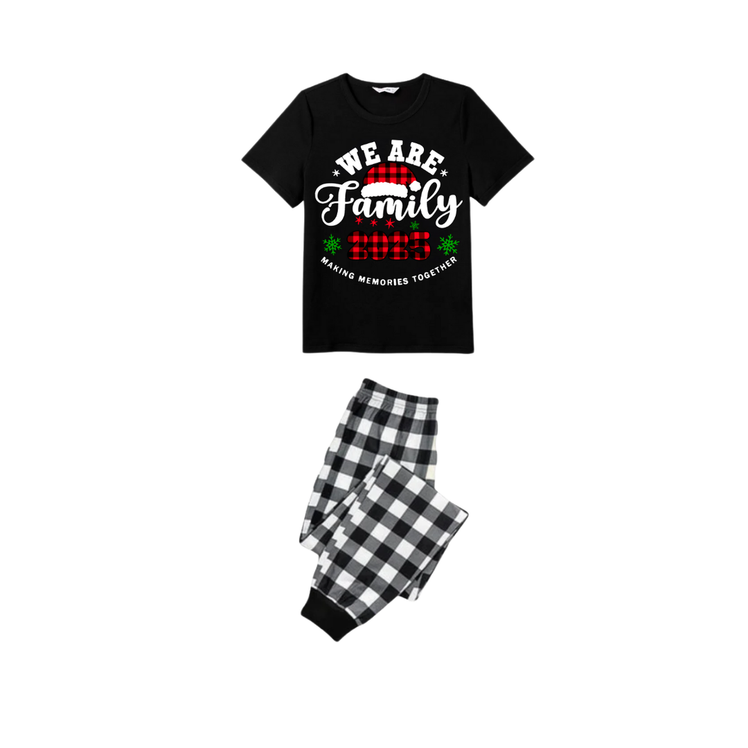 Drune | 2025 Frohe Weihnachten Familie Schlafanzug Set - Schwarzes Oberteil Schwarz-weiße Karohosen Weiße Textgrafik