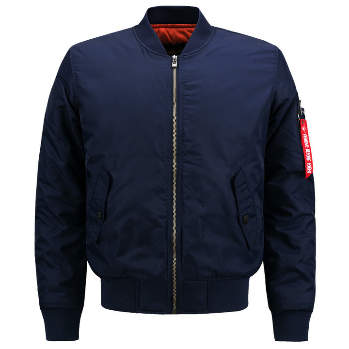Herren  isolierte Nylon Commuter Bomber mit Sturm-Reißverschluss, schrägen Klappentaschen und charakteristischem Ärmelband Drune