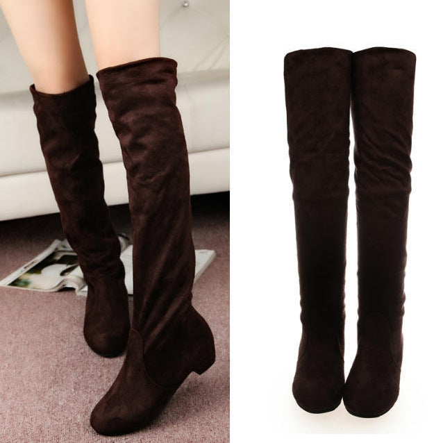 Damen Overknee-Stiefel mit weichem Veloursfinish, flachem Keilabsatz und stretchigem Schaft Drune