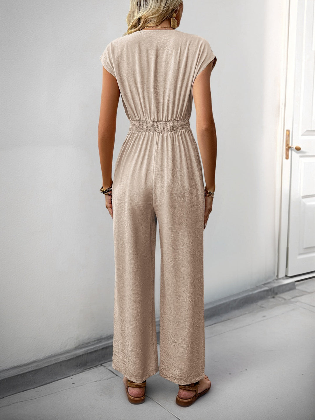 Drune | V-Ausschnitt einfarbiger elastischer Overall mit hoher Taille und weitem Bein