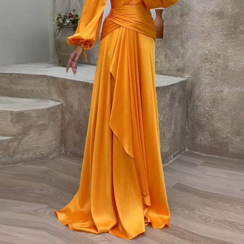 Drune Plisseekleid mit taillierter Passform und langen Ärmeln