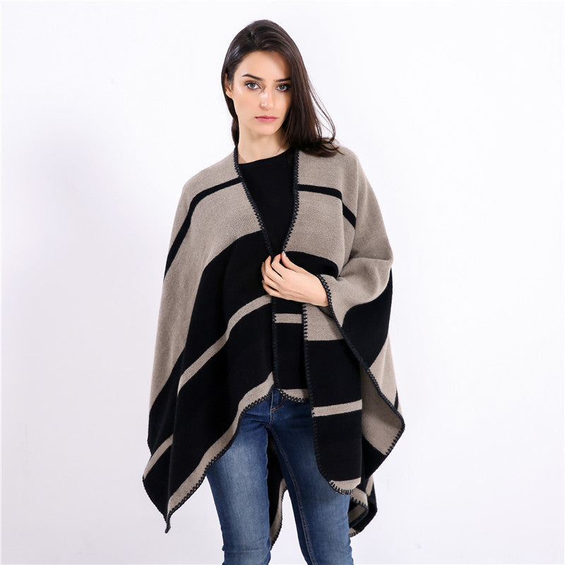 Damen Oversize-Ruana mit geometrischem Blockstreifen und Ziernaht Drune