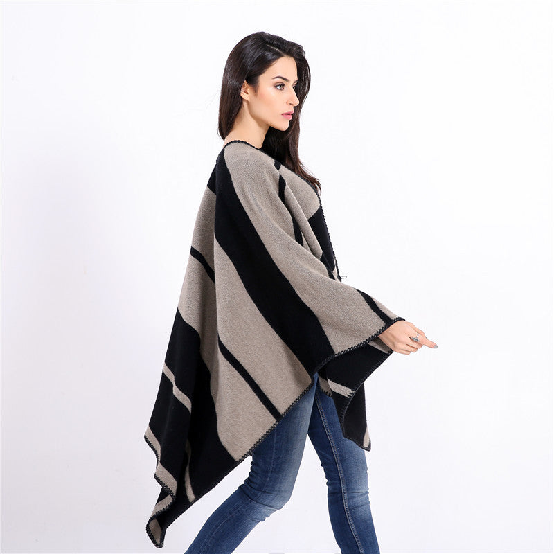 Damen Oversize-Ruana mit geometrischem Blockstreifen und Ziernaht Drune