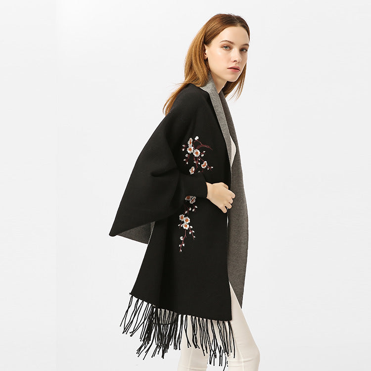 Damen Reversible Strick-Ruana mit Blumenstickerei und Fransensaum Drune